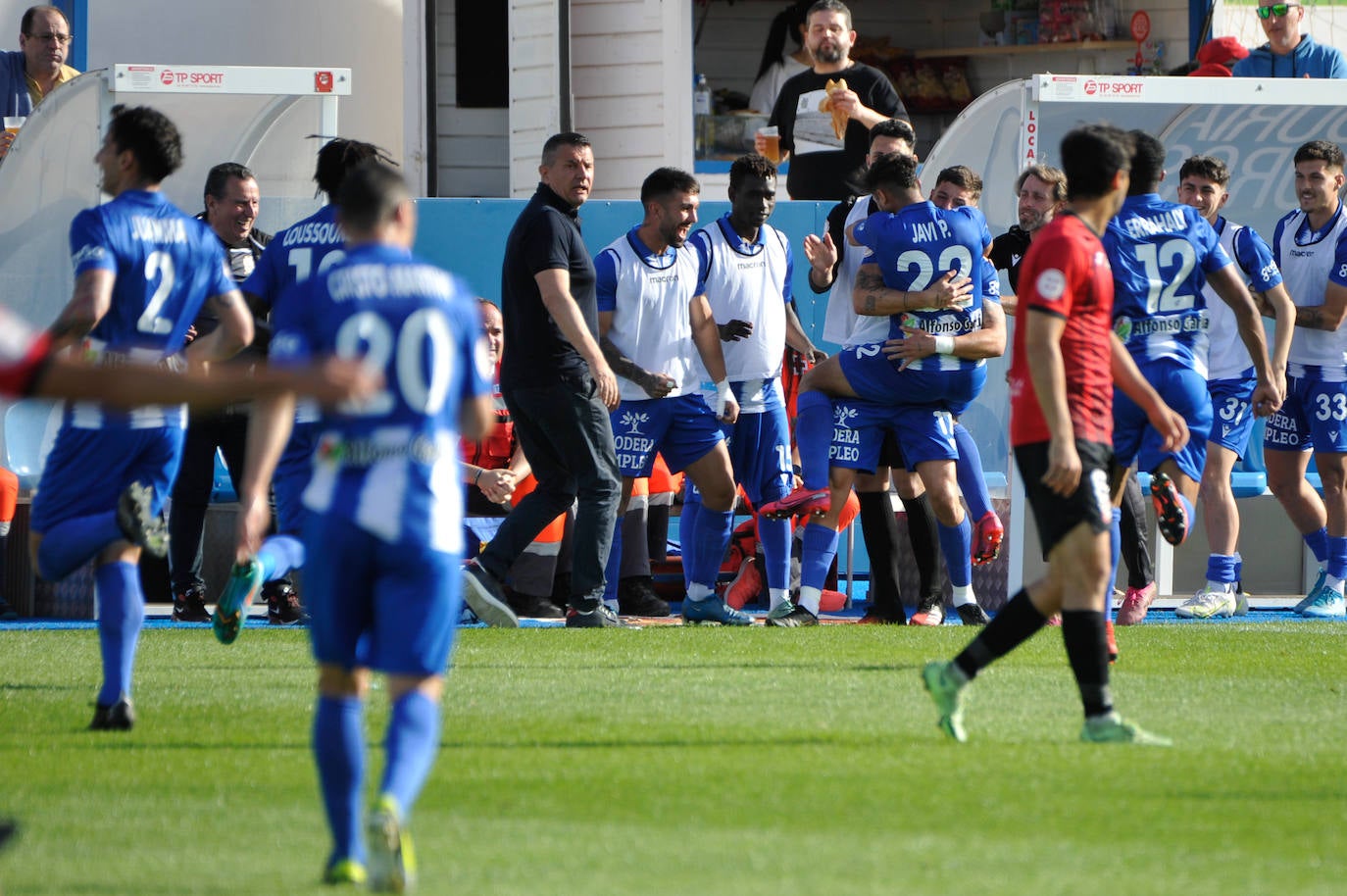 Fotos: El Águilas sale del infierno (Águilas 2, La Nucía 0)