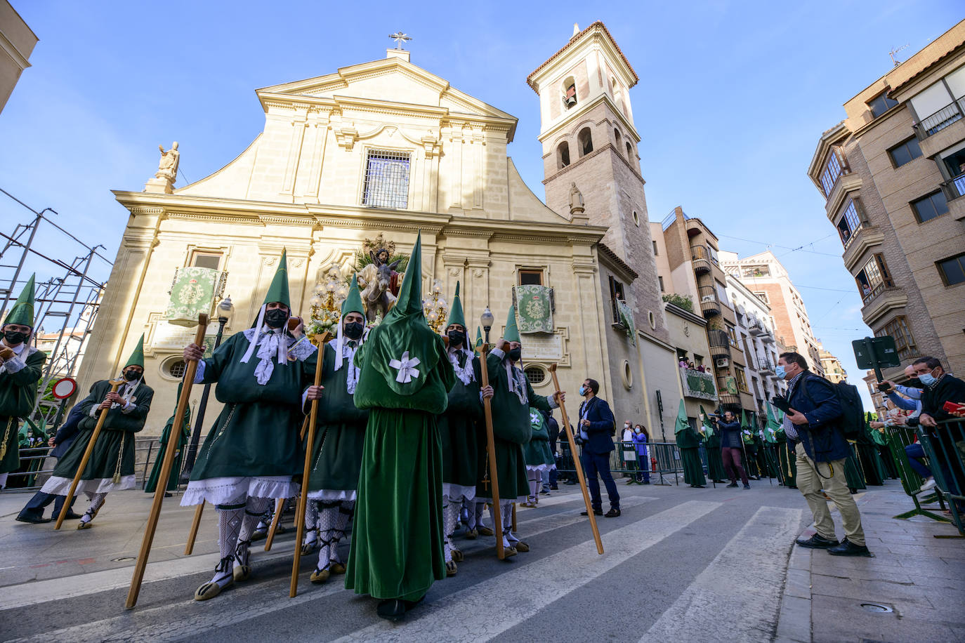 Fotos: Túnicas verdes por San Pedro