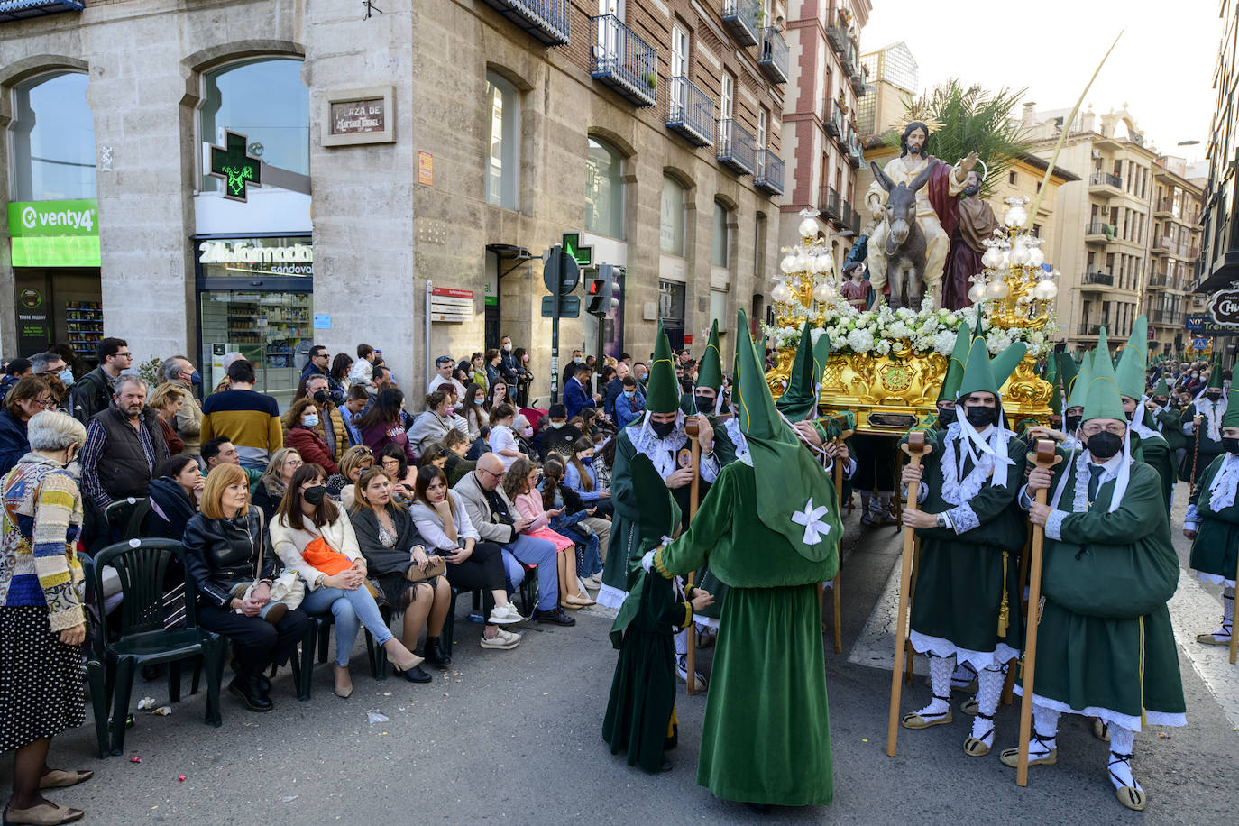 Fotos: Túnicas verdes por San Pedro