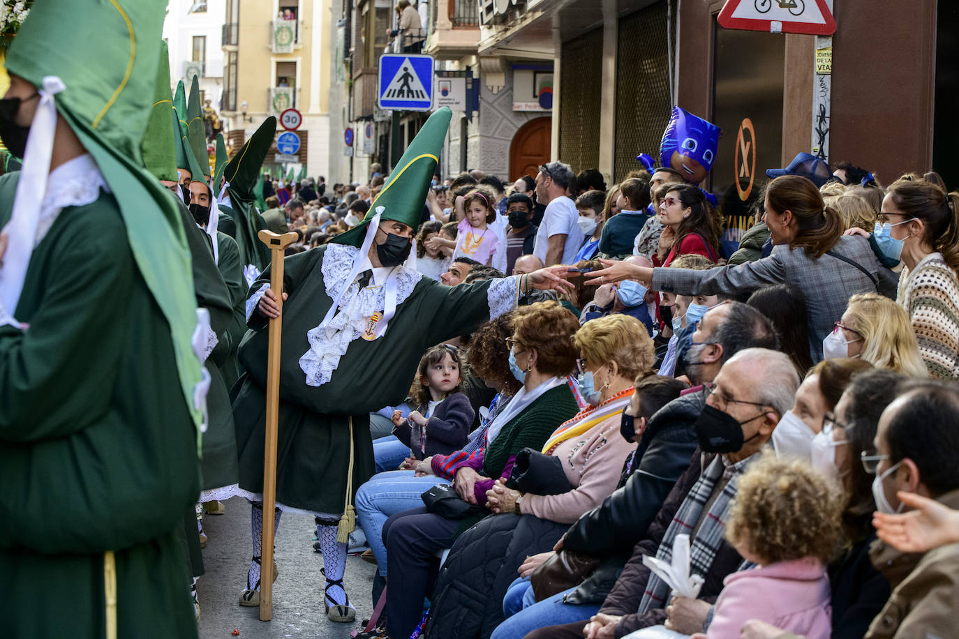 Fotos: Túnicas verdes por San Pedro