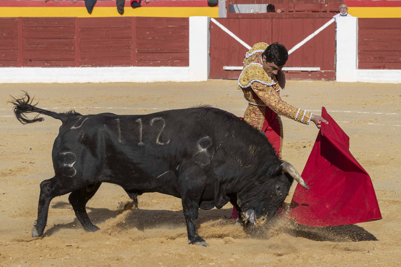 Fotos: Puerta grande para Ureña y Galdós en Yecla