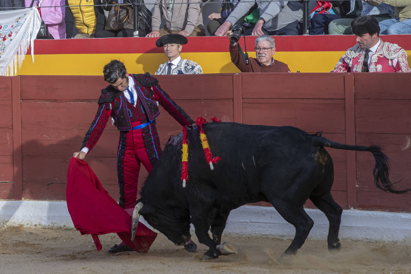 Fotos: Puerta grande para Ureña y Galdós en Yecla