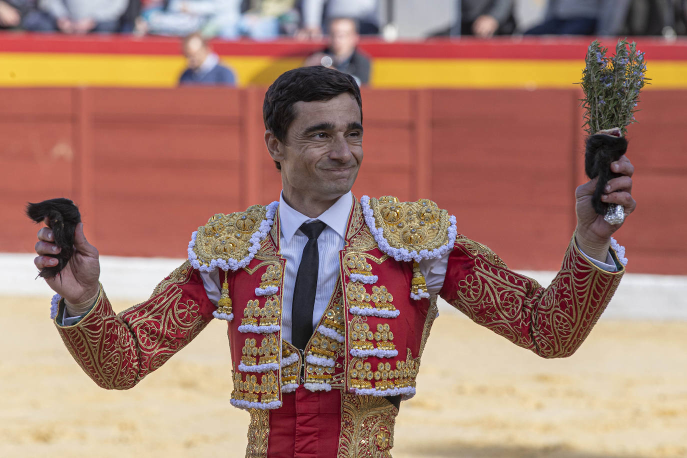 Fotos: Puerta grande para Ureña y Galdós en Yecla
