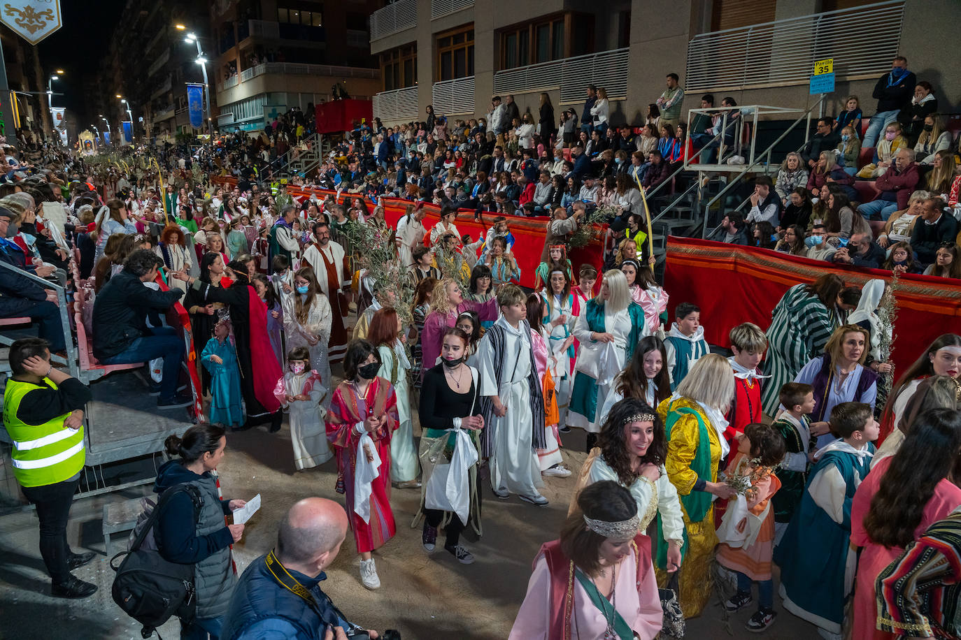 Fotos: El pueblo hebreo llena de júbilo la carrera en la noche del Domingo de Ramos en Lorca