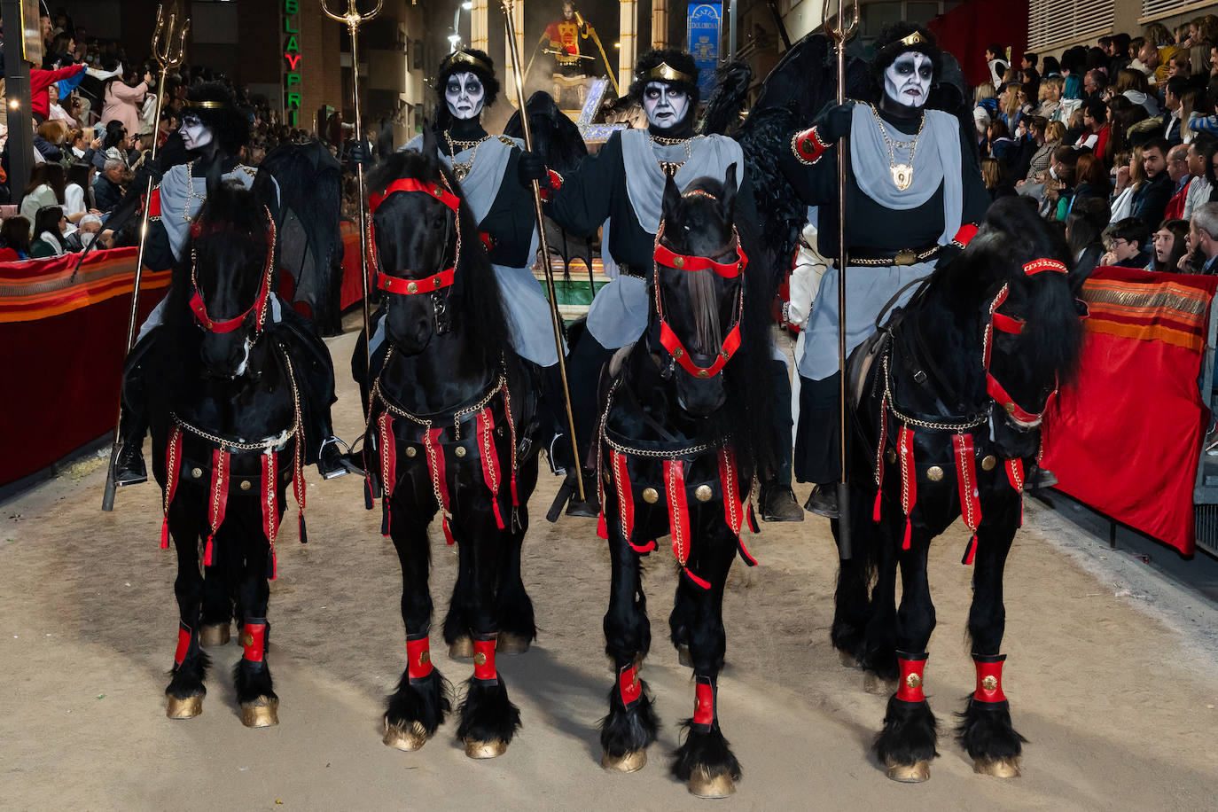 Fotos: El pueblo hebreo llena de júbilo la carrera en la noche del Domingo de Ramos en Lorca