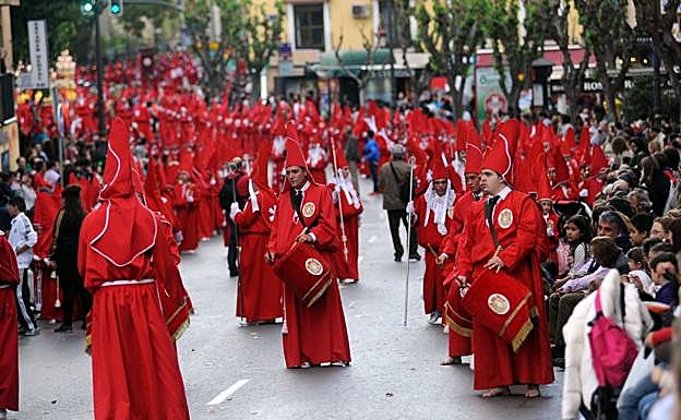 Nazarenos de la Archicofradía de la Sangre en una imagen de archivo.