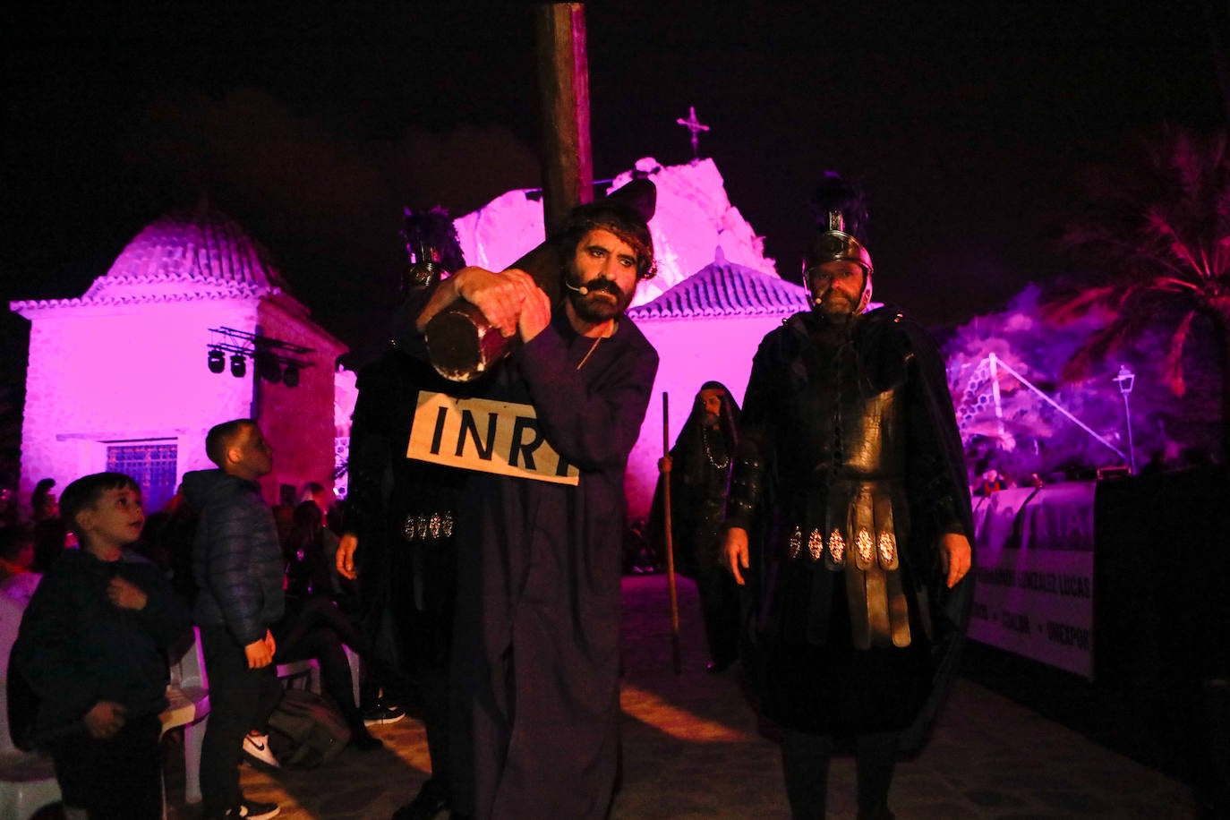 Fotos: Las imágenes del vía crucis del Lunes Santo en Lorca