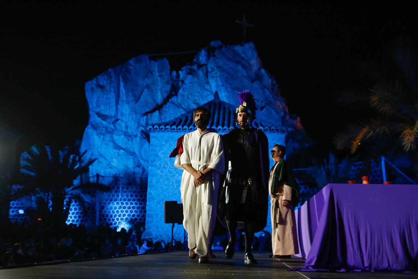 Fotos: Las imágenes del vía crucis del Lunes Santo en Lorca