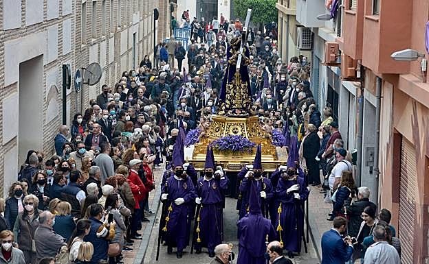 Traslado del titular de la Cofradía de Nuestro Padre Jesús, este viernes.