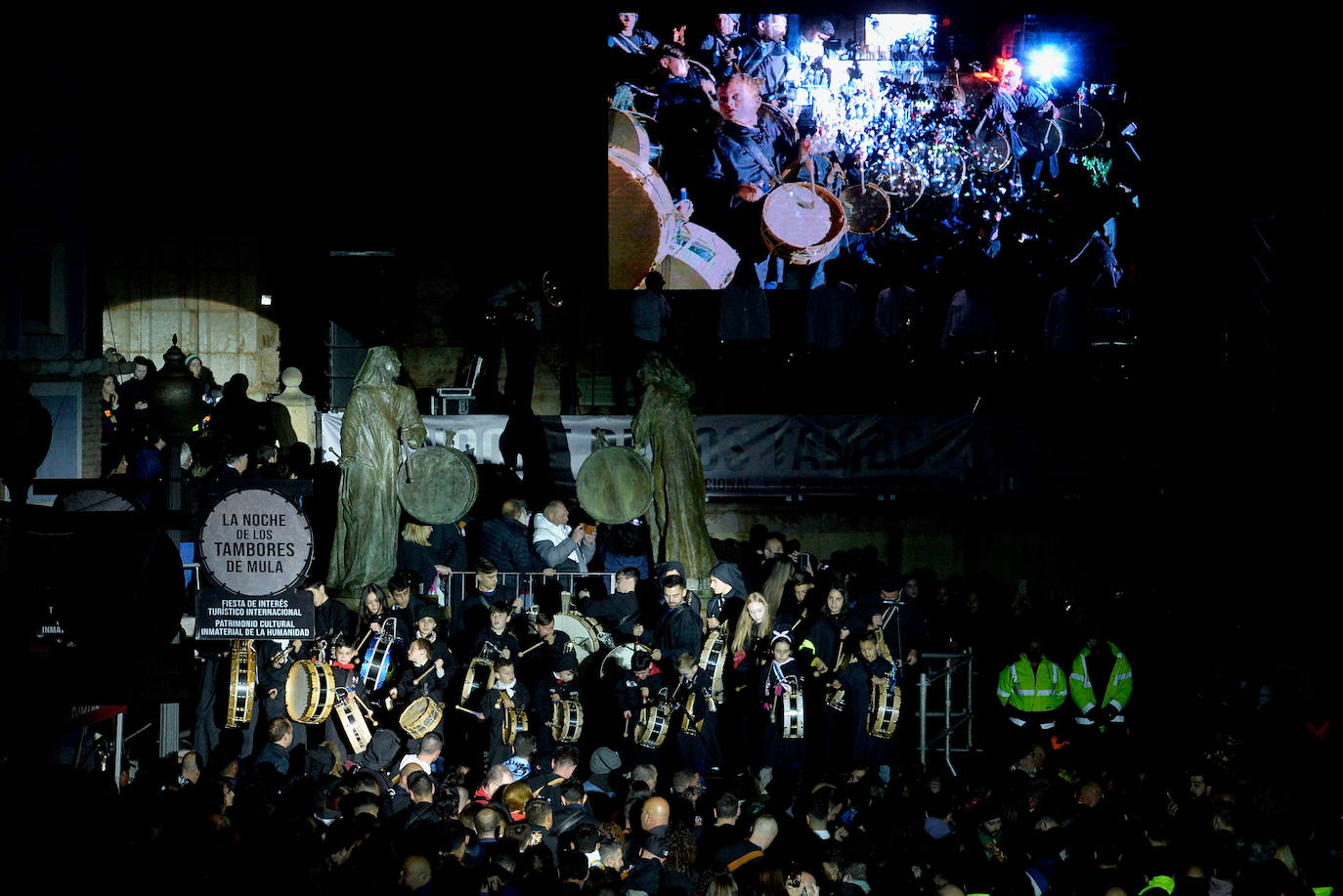 Fotos: La tamborada puede con la lluvia en Mula