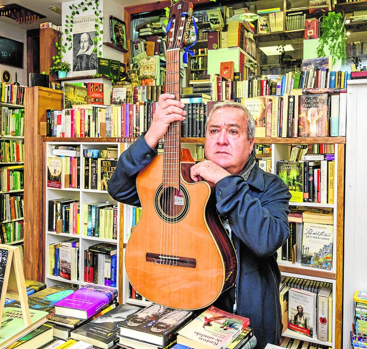 José Antonio Abellán en la librería Mandrágora. 