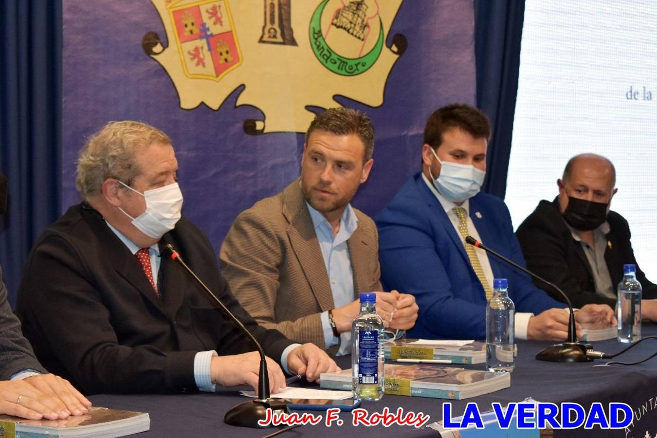 La Casa de Cultura «Emilio Sáez» de Caravaca de la Cruz acogió anoche la presentación de la Revista de Fiestas 2022, que ha sido diseñada por Láser-Fotógrafos. 