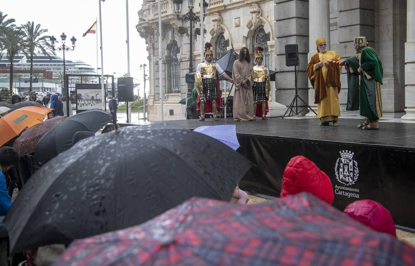 Fotos: Un aguacero obliga a suspender el Lavatorio en Cartagena