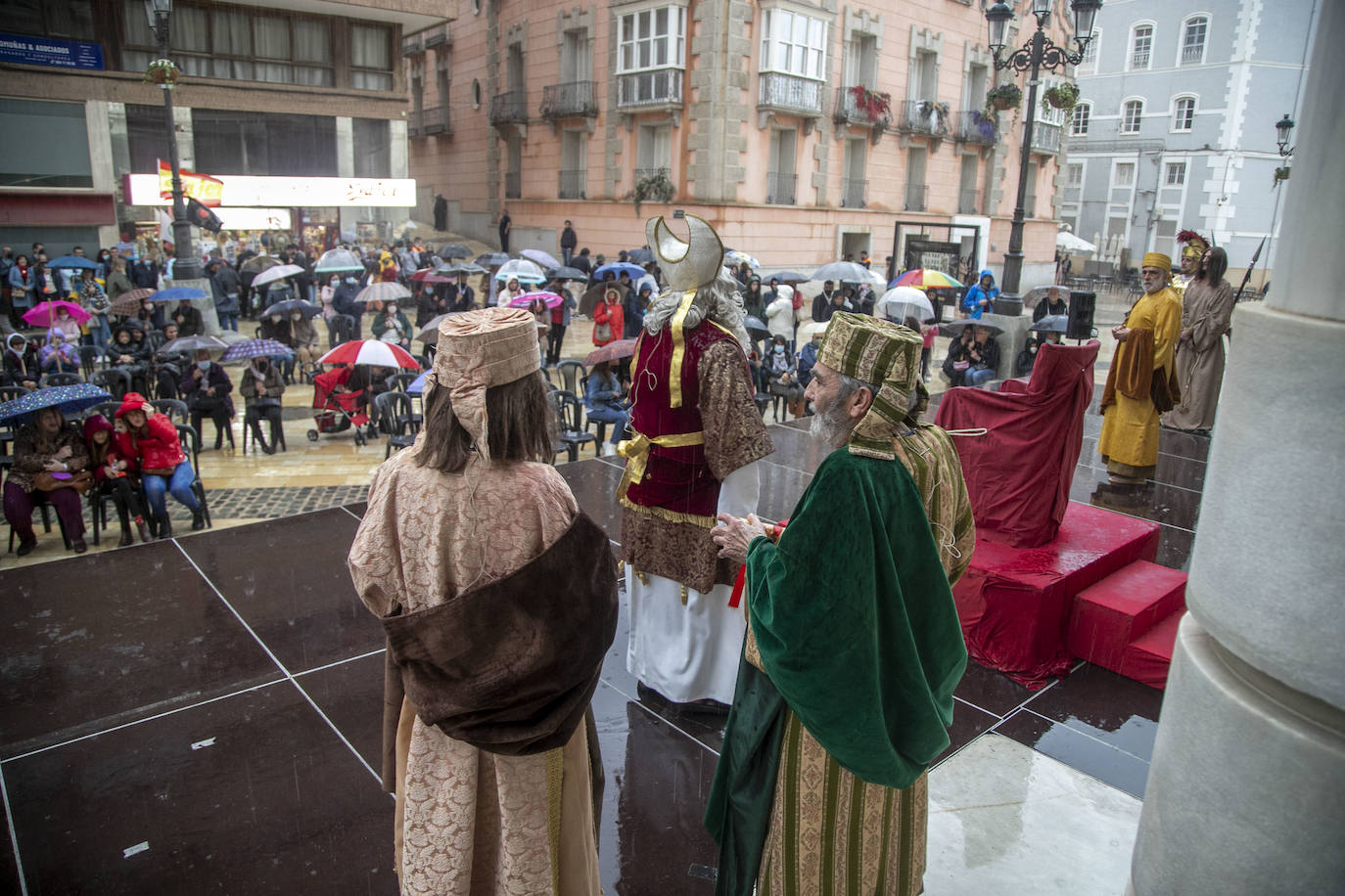 Fotos: Un aguacero obliga a suspender el Lavatorio en Cartagena