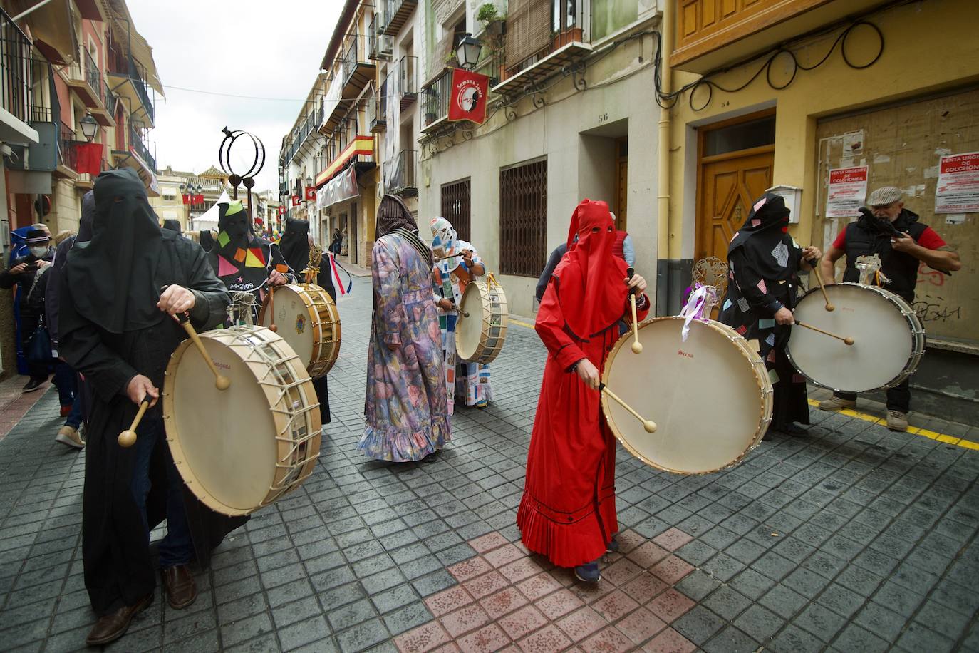 Fotos: Los tambores vuelven a las calles de Moratalla en el Jueves Santo