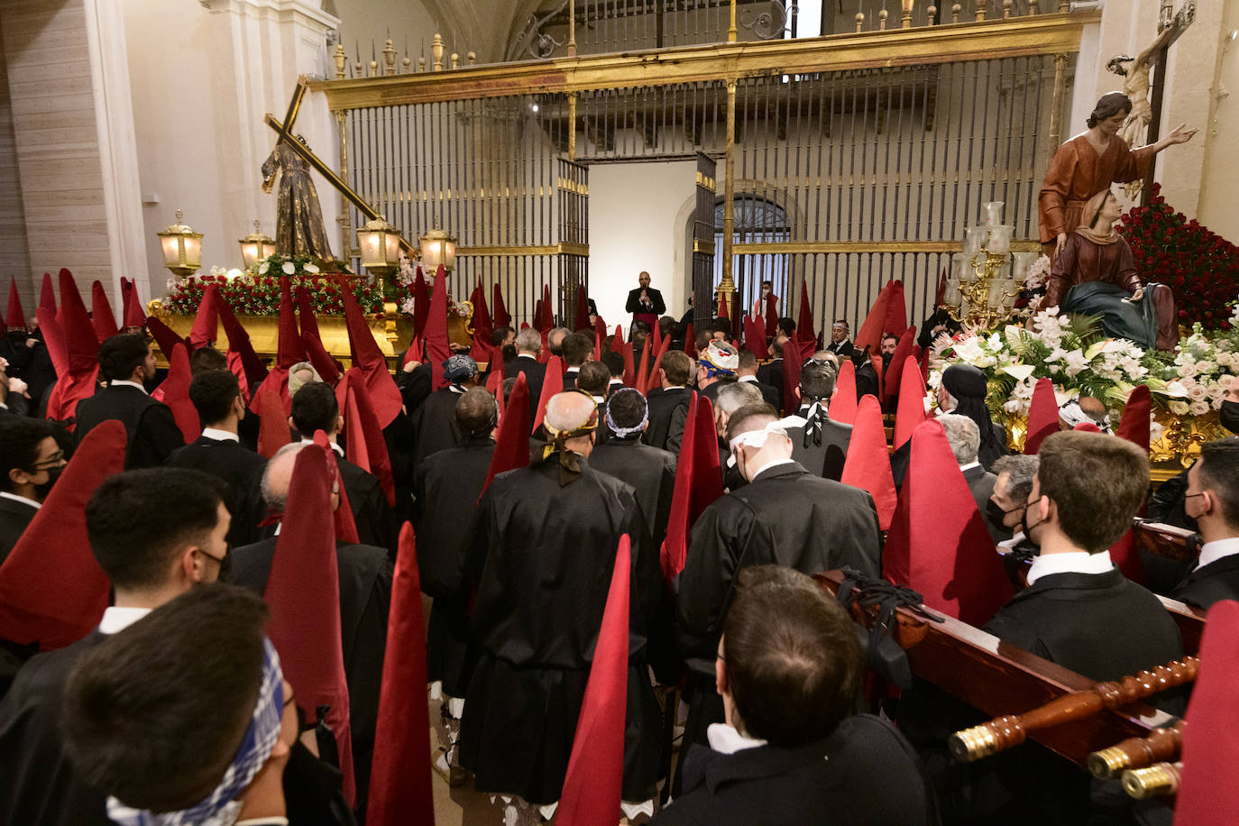 Fotos: Las cofradías de Servitas, el Santo Sepulcro y la Misericordia cierra el Viernes Santo