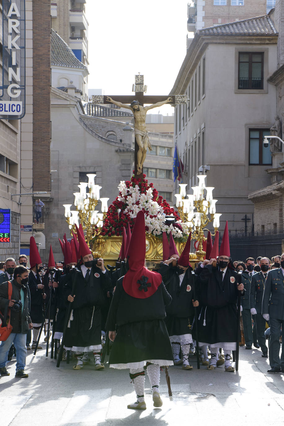 Fotos: Las cofradías de Servitas, el Santo Sepulcro y la Misericordia cierra el Viernes Santo