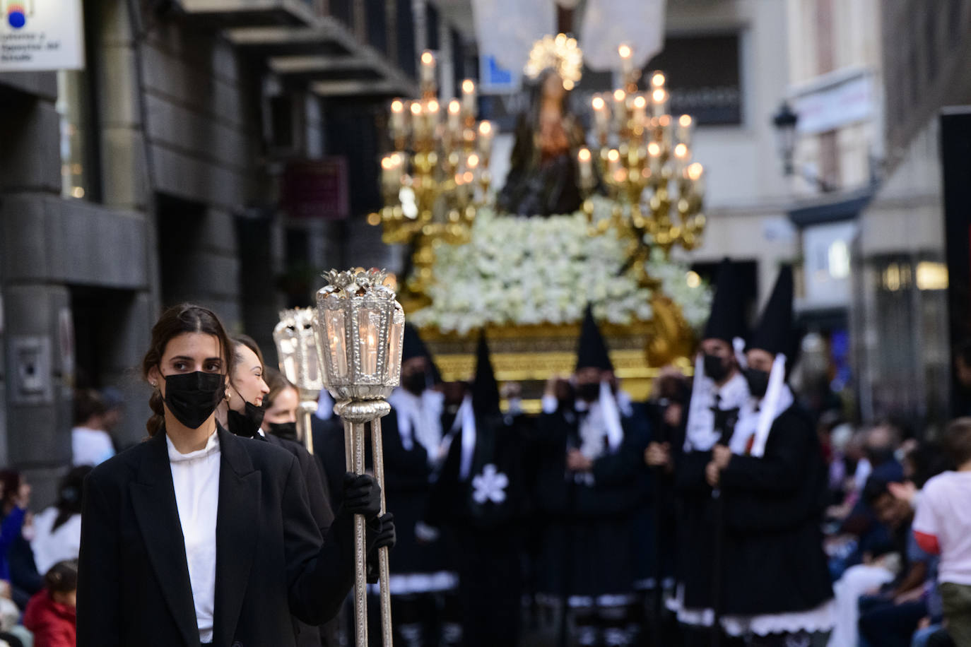 Fotos: Las cofradías de Servitas, el Santo Sepulcro y la Misericordia cierra el Viernes Santo