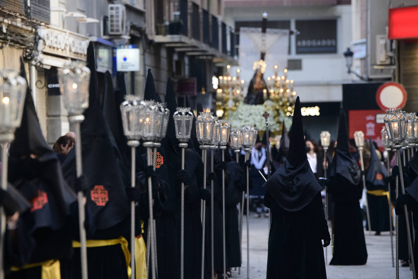 Fotos: Las cofradías de Servitas, el Santo Sepulcro y la Misericordia cierra el Viernes Santo