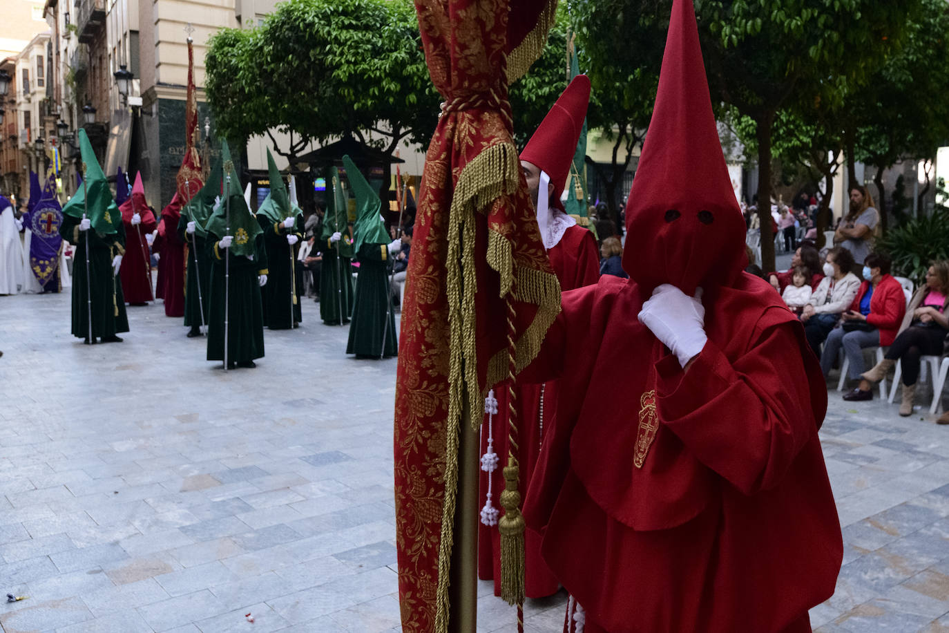 Fotos: Las cofradías de Servitas, el Santo Sepulcro y la Misericordia cierra el Viernes Santo