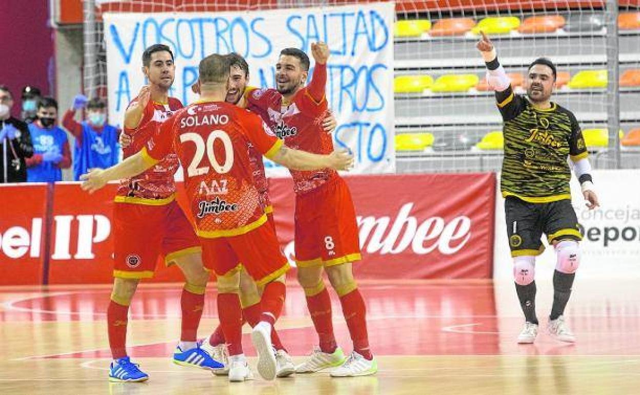 Los jugadores del Jimbee Cartagena celebran un gol, en una imagen de archivo.