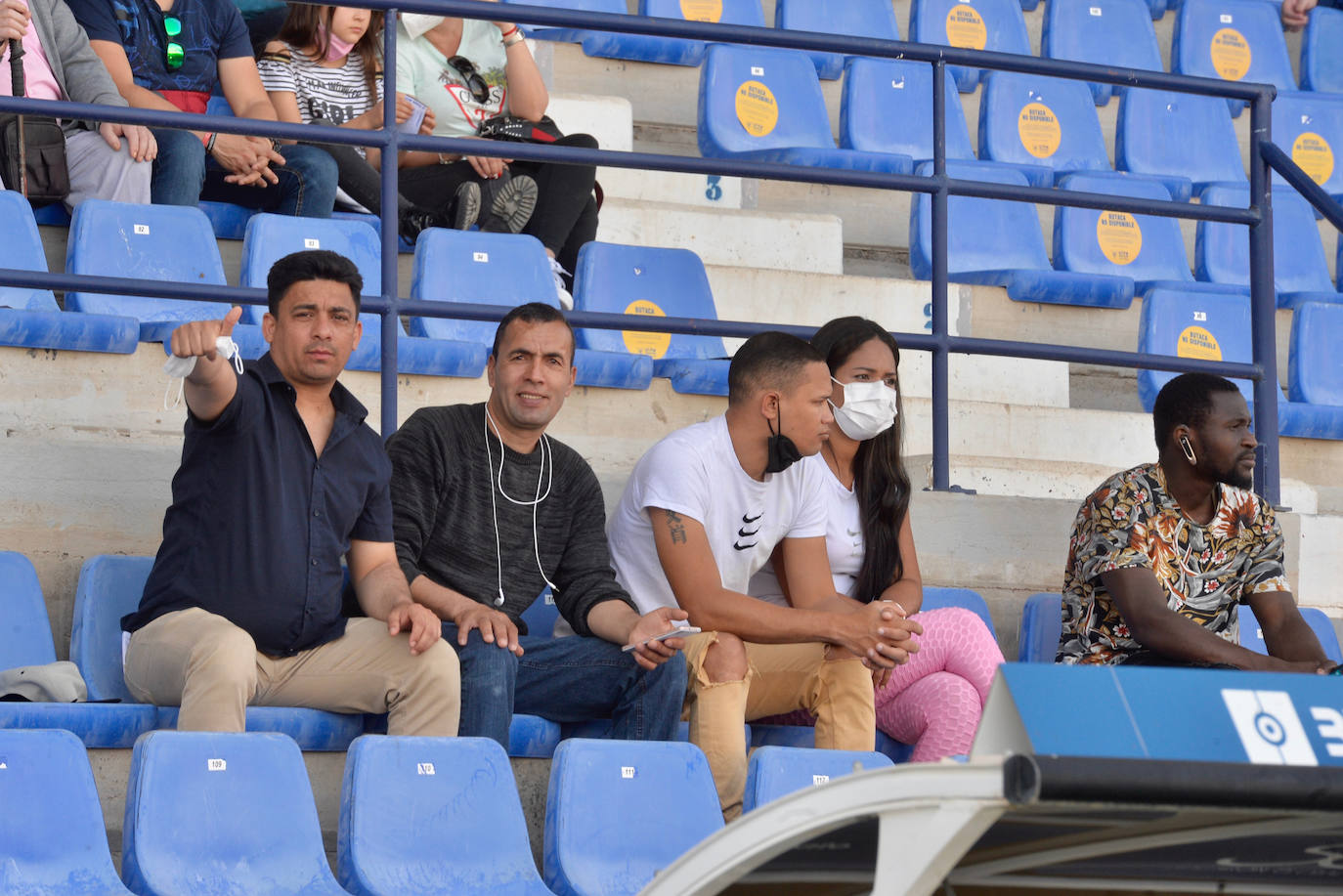 Fotos: Búscate en las gradas de La Condomina en el partido frente al Nástic