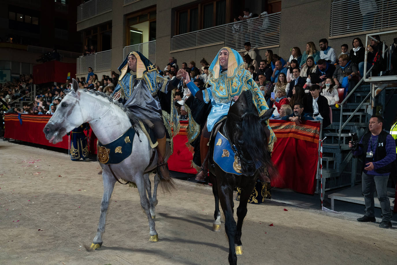 Fotos: Desfile bíblico-pasional del Viernes Santo en Lorca