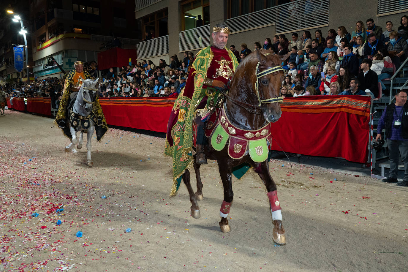 Fotos: Desfile bíblico-pasional del Viernes Santo en Lorca