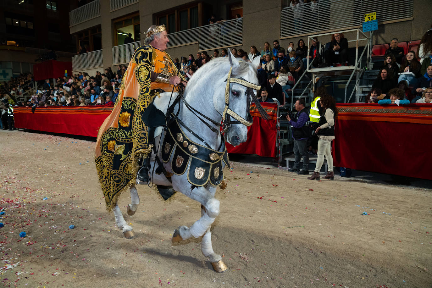 Fotos: Desfile bíblico-pasional del Viernes Santo en Lorca