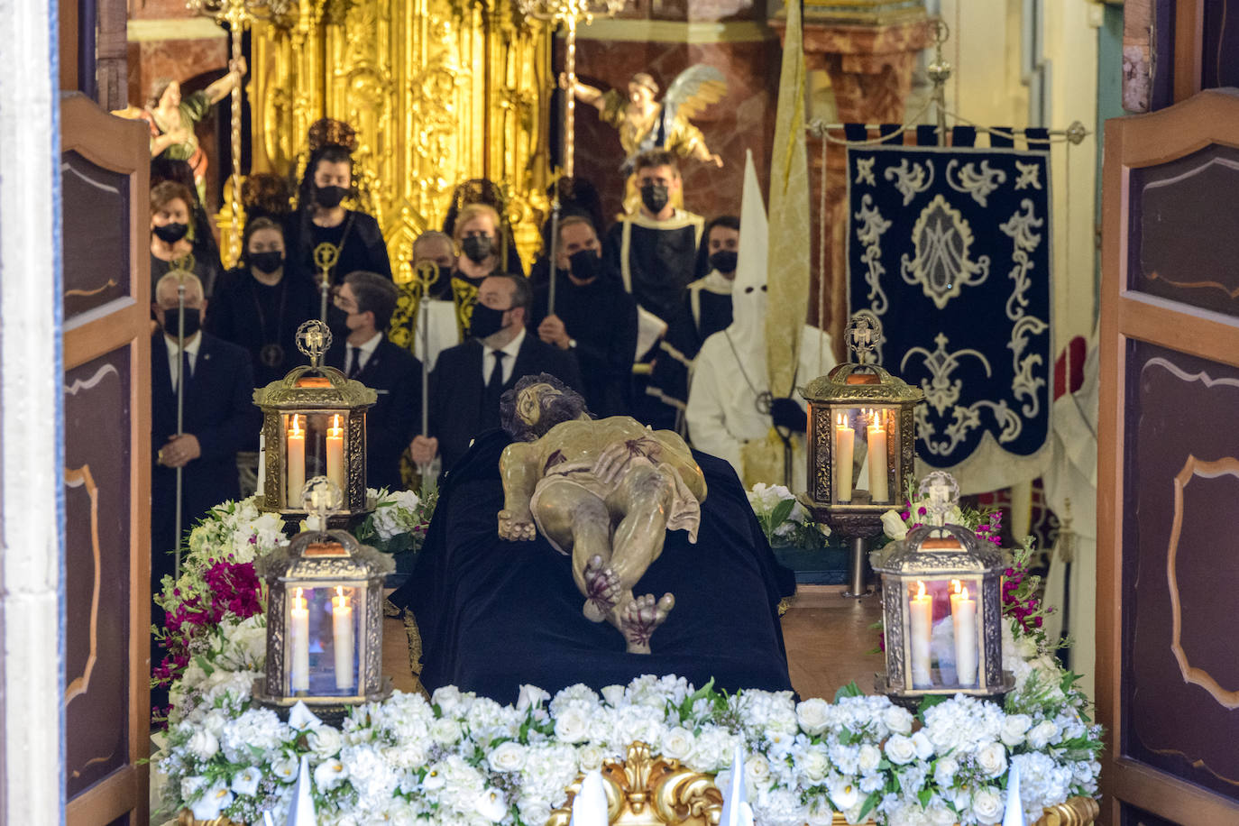 Fotos: La procesión del Yacente de Sábado Santo en Murcia, en imágenes