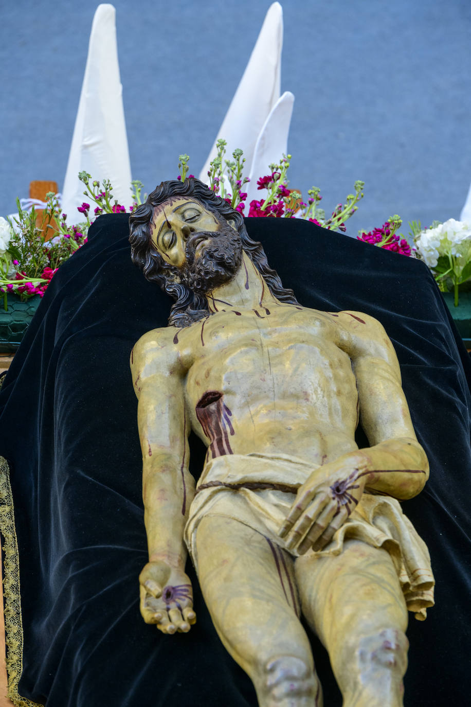 Fotos: La procesión del Yacente de Sábado Santo en Murcia, en imágenes