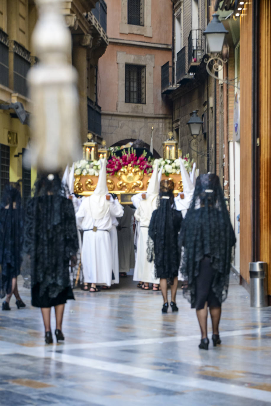 Fotos: La procesión del Yacente de Sábado Santo en Murcia, en imágenes
