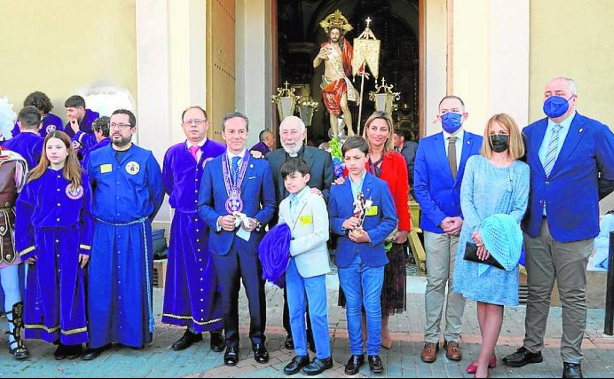 Rami Aboukhair, junto a familiares, cofrades y autoridades.