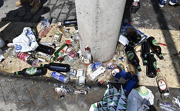 Botellas acumuladas en La Fica.