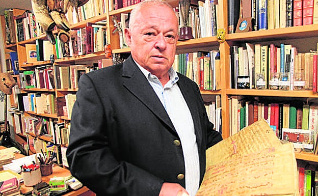 Gonzalo Santonja, en su casa de La Losa.