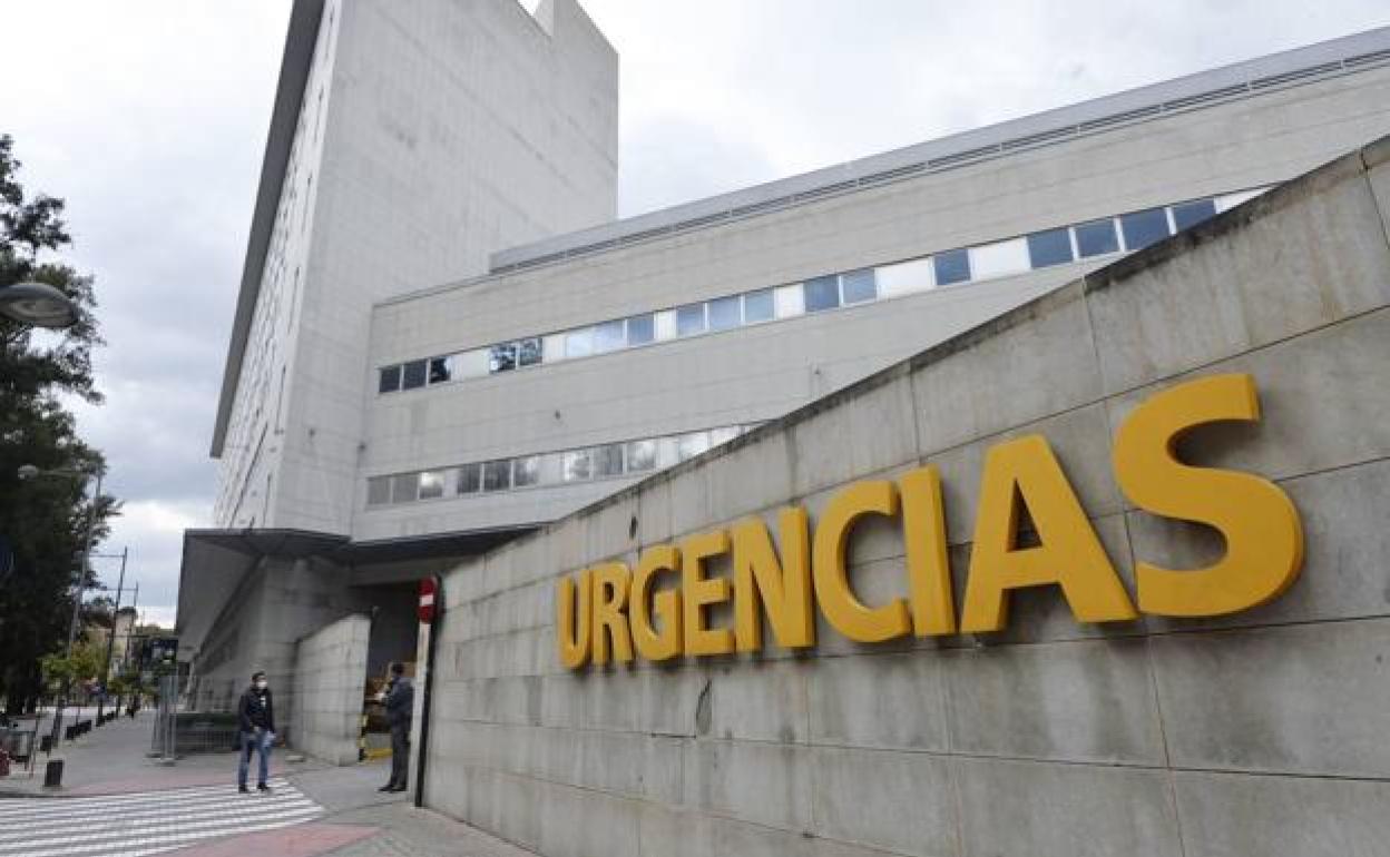 Puerta de Urgencias del hospital Reina Sofía, en Murcia. 