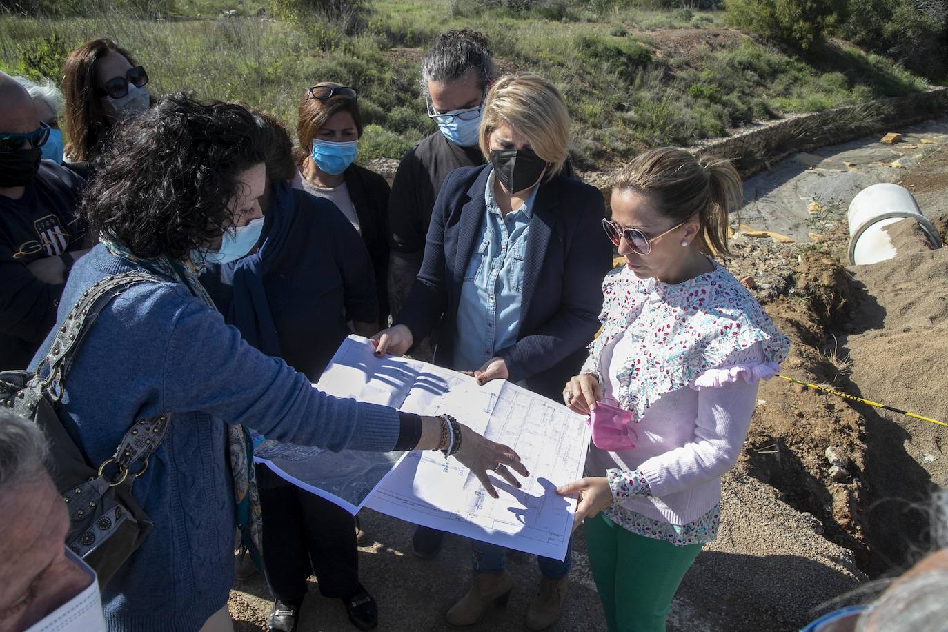Fotos: Comunidad y Adif frenan en el Llano del Beal la eliminación de los vertidos mineros
