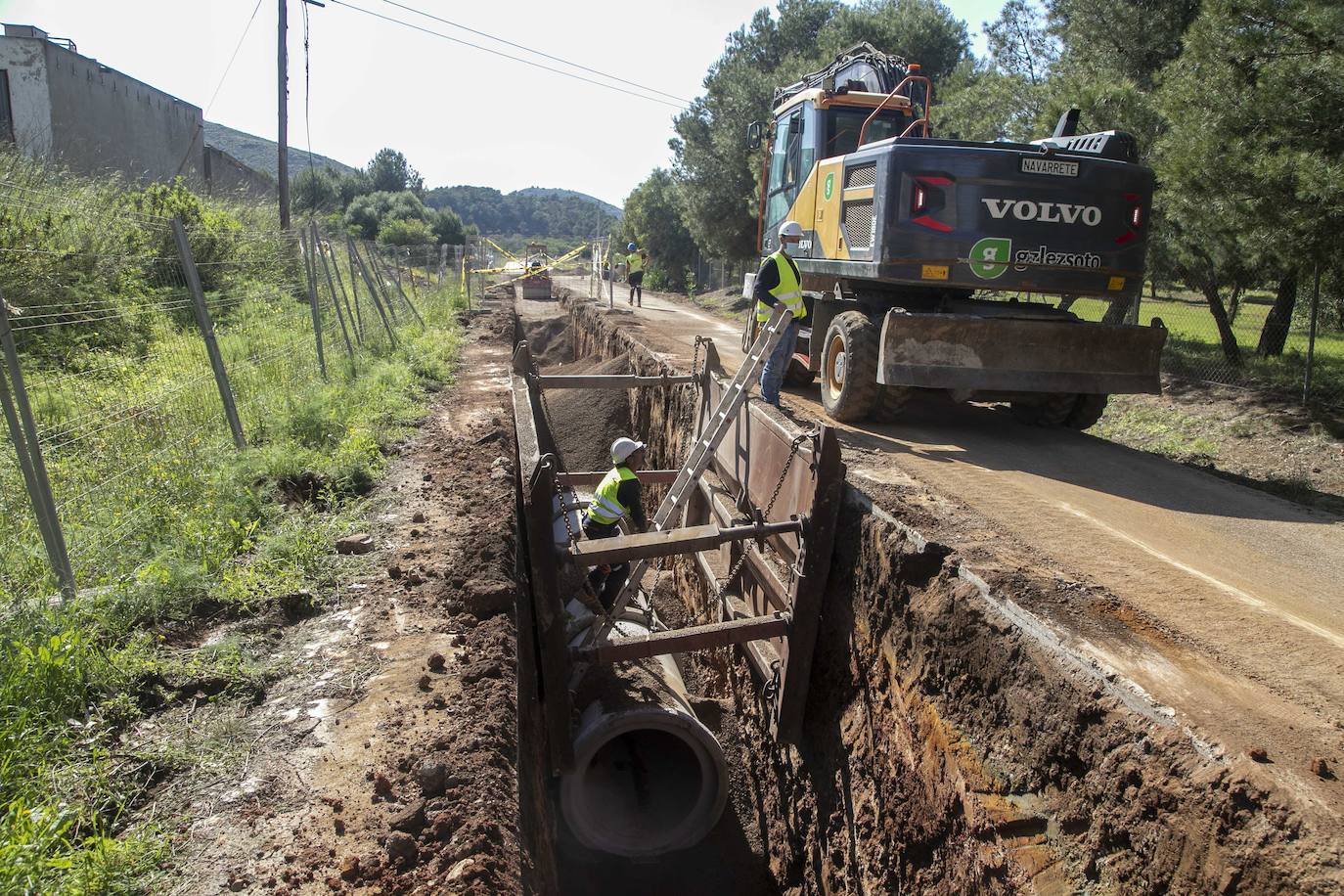 Fotos: Comunidad y Adif frenan en el Llano del Beal la eliminación de los vertidos mineros