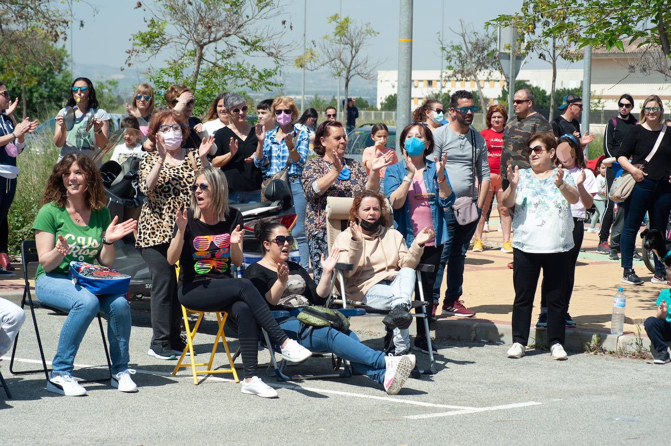 Fotos: Vecinos de Sangonera vigilan un edificio abandonado para evitar que lo okupen
