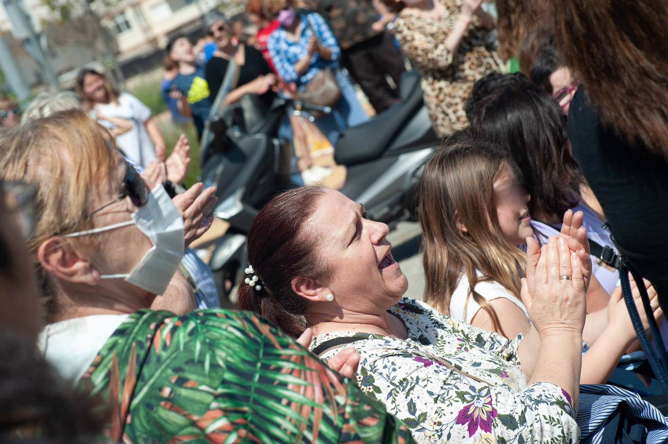 Fotos: Vecinos de Sangonera vigilan un edificio abandonado para evitar que lo okupen