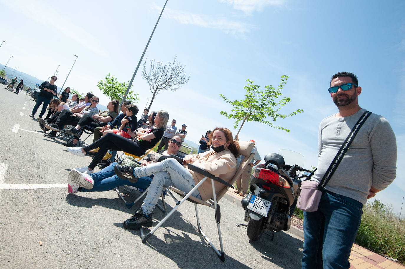 Fotos: Vecinos de Sangonera vigilan un edificio abandonado para evitar que lo okupen