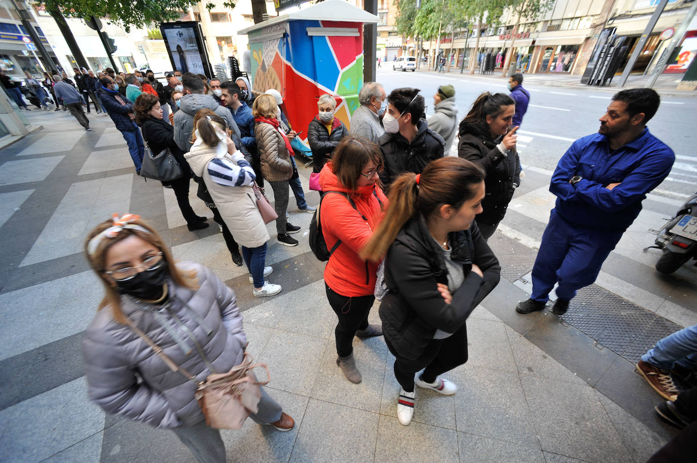 Fotos: Indignación por los problemas en la venta de sillas para el Entierro de la Sardina