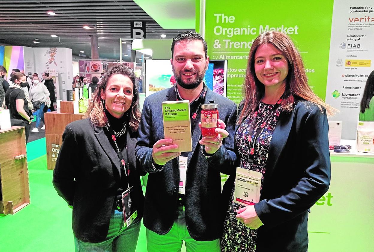 Aurélie Zogheib, directora Marketing de Hida Alimentación; Felipe Espejo Hidalgo, director de Exportación de Hida Alimentación y Elena Rizo. 