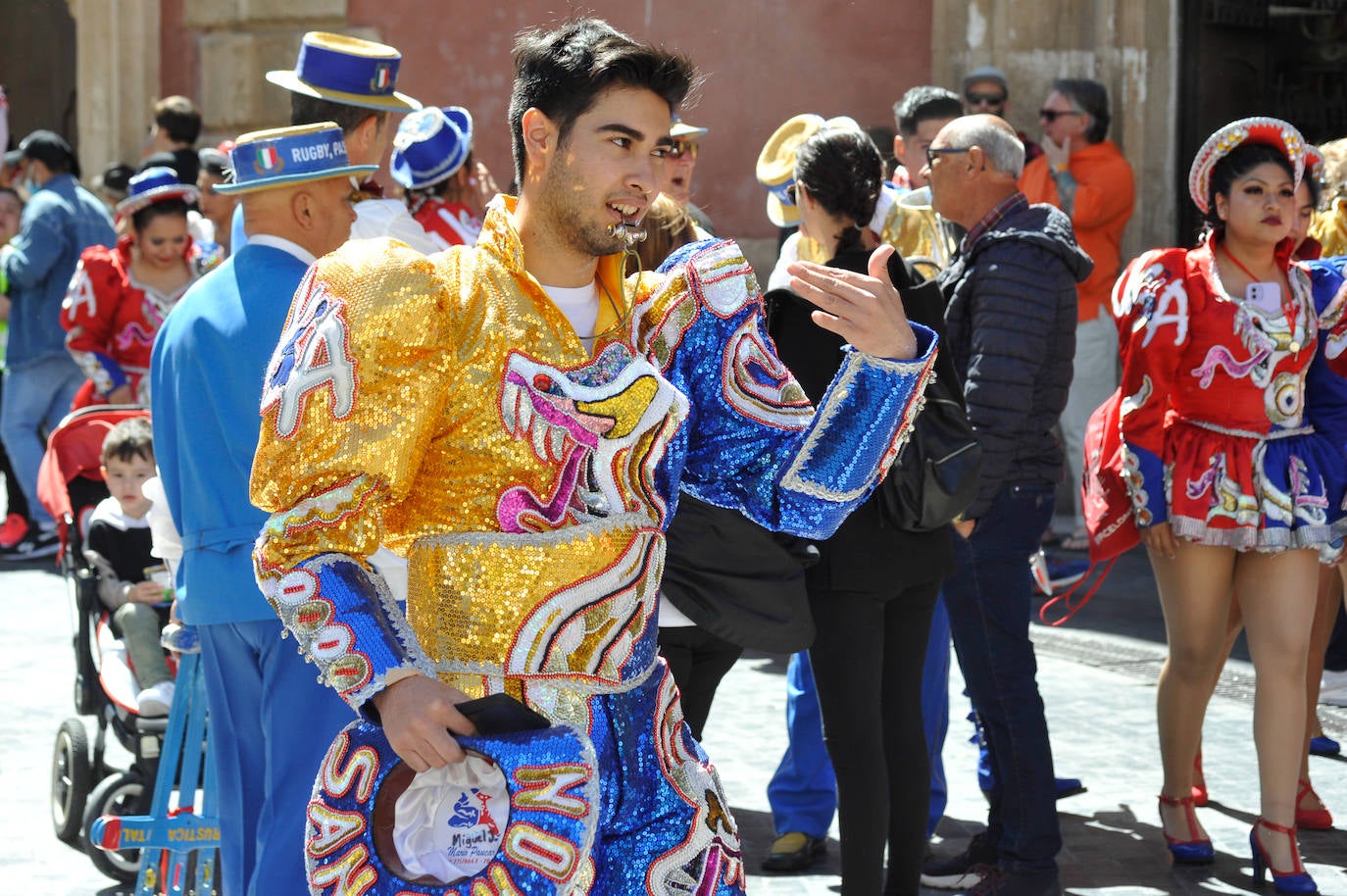 Fotos: El pasacalles de los grupos sardineros, en imágenes