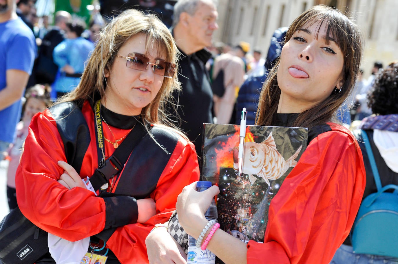Fotos: El pasacalles de los grupos sardineros, en imágenes