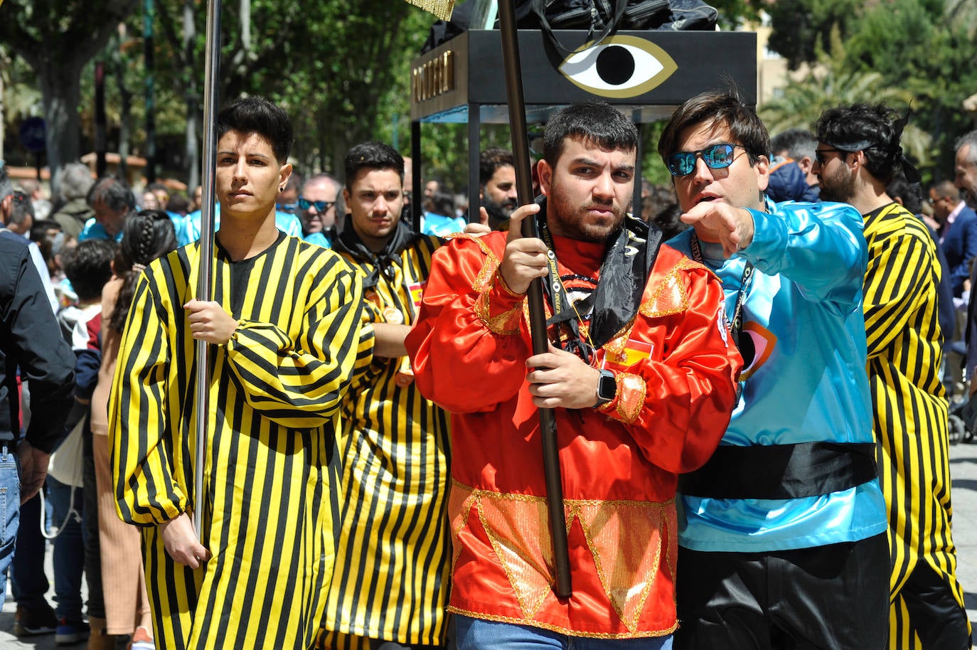 Fotos: El pasacalles de los grupos sardineros, en imágenes