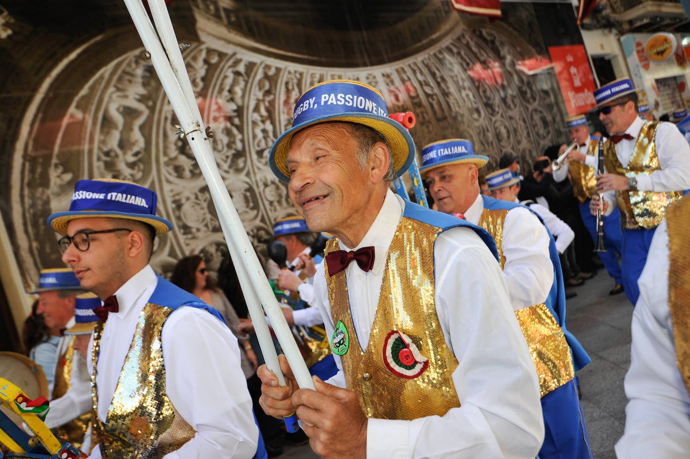 Fotos: El pasacalles de los grupos sardineros, en imágenes