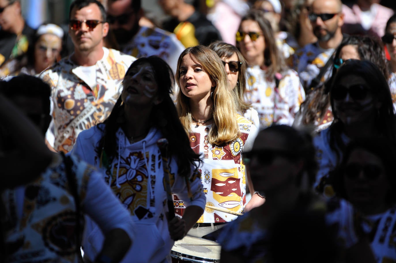 Fotos: El pasacalles de los grupos sardineros, en imágenes