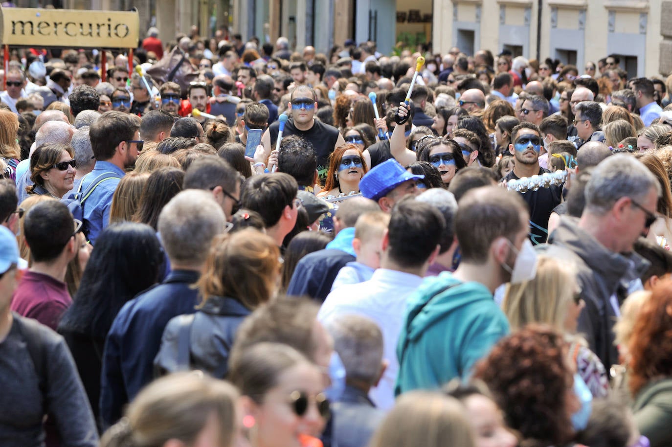 Fotos: El pasacalles de los grupos sardineros, en imágenes