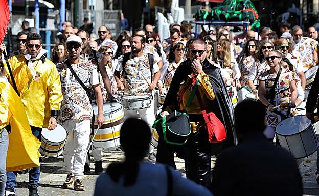 Galería. El pasacalles por la ciudad de Murcia.